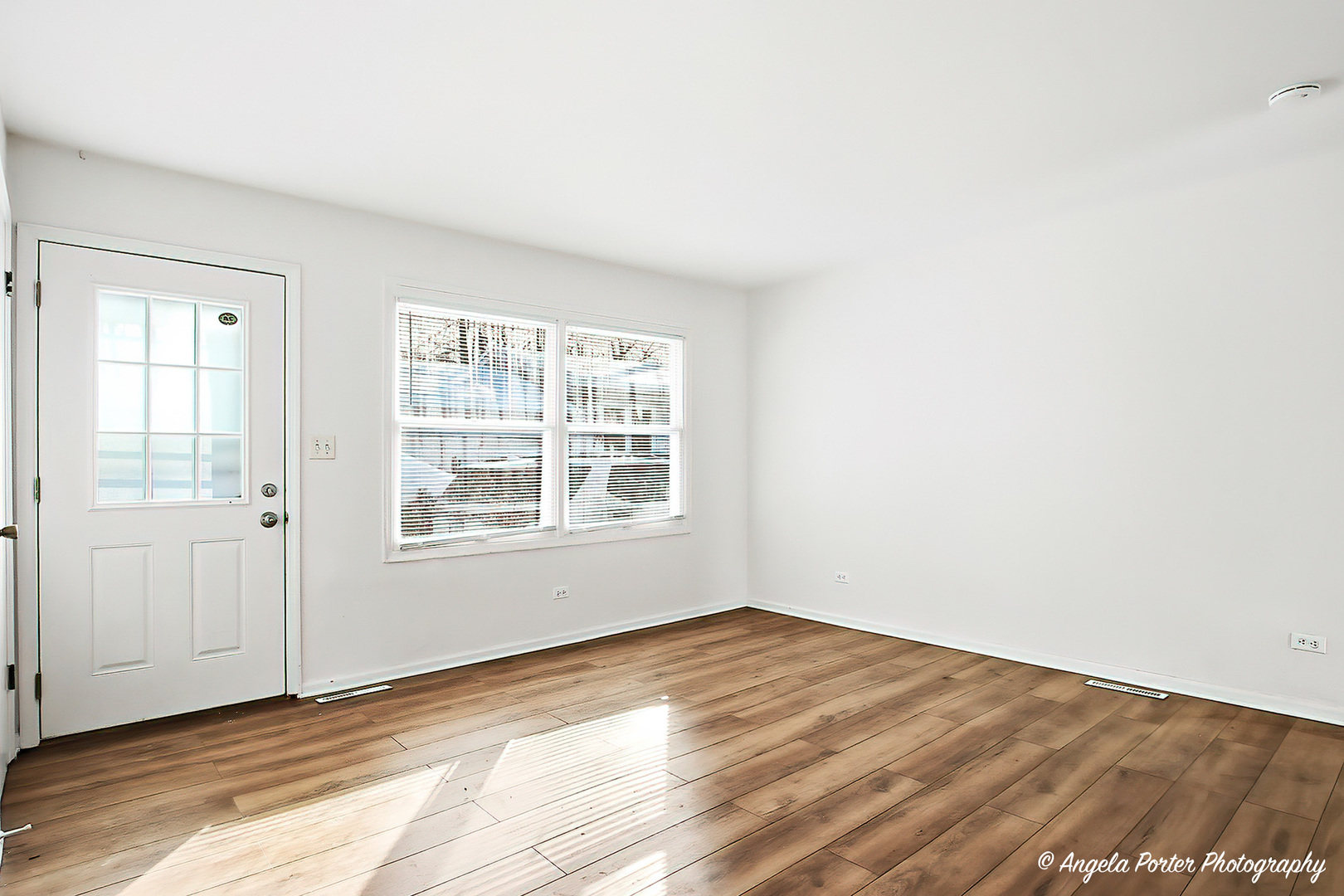 829 Washington Street #1, Woodstock, IL 60098