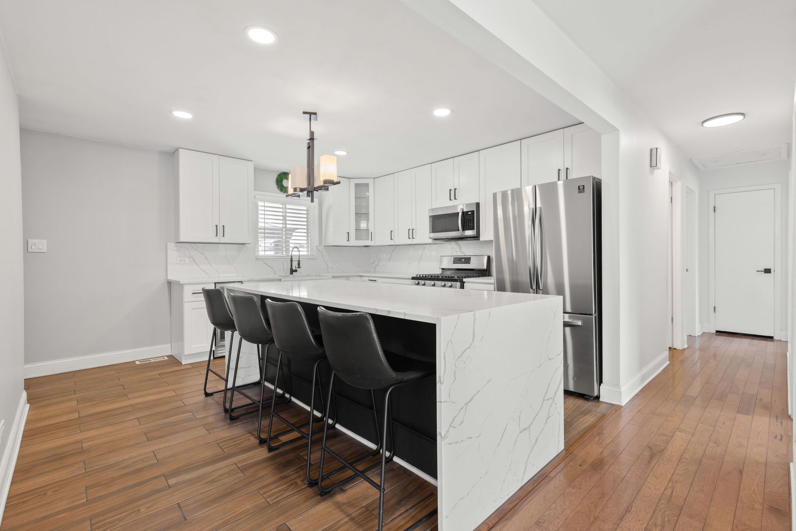 543 Victoria Lane, Wood Dale, IL 60191