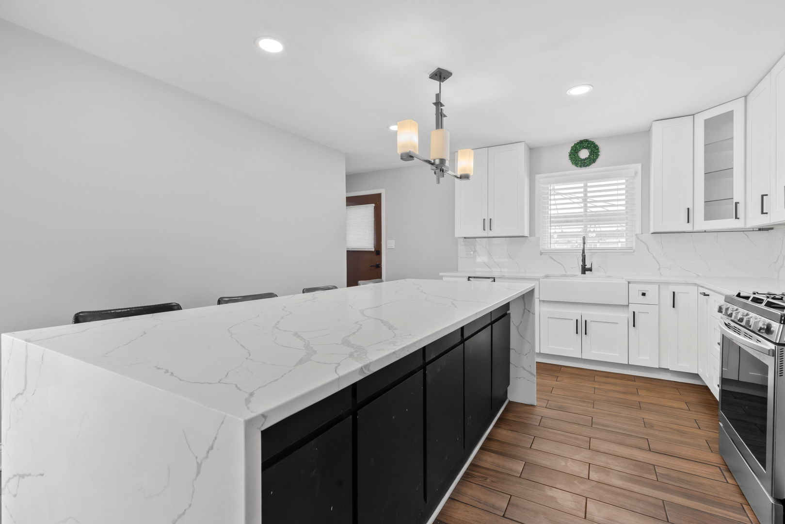 543 Victoria Lane, Wood Dale, IL 60191