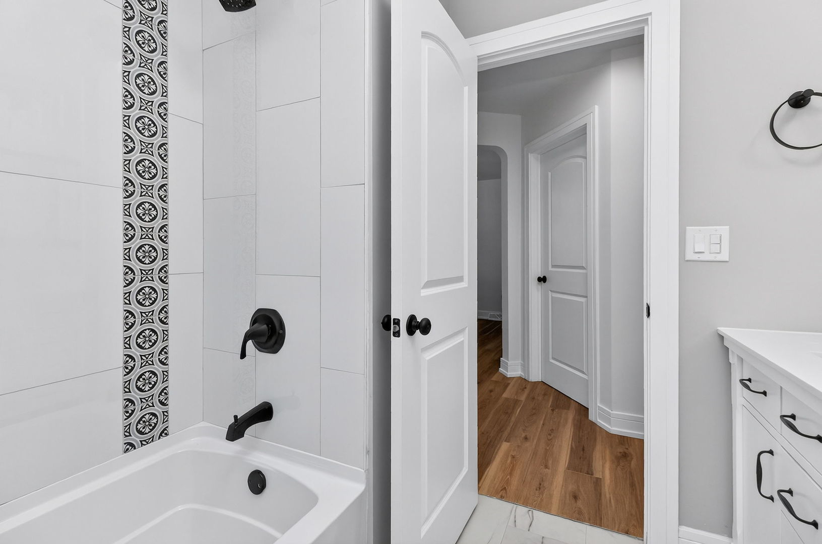 7624 W Ainslie Street, Harwood Heights, IL 60706