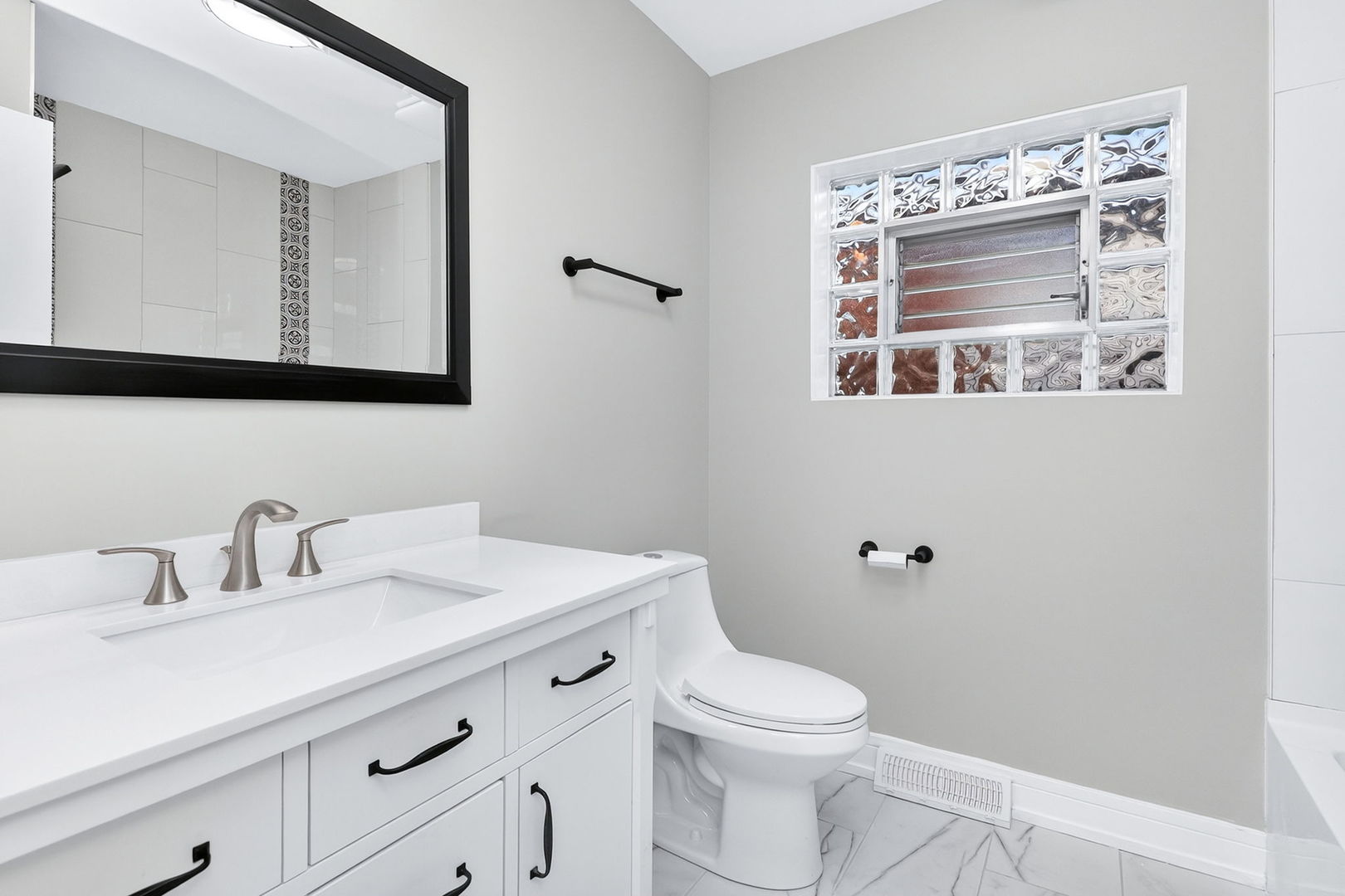 7624 W Ainslie Street, Harwood Heights, IL 60706