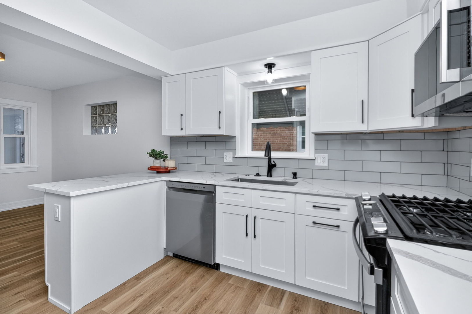 7624 W Ainslie Street, Harwood Heights, IL 60706