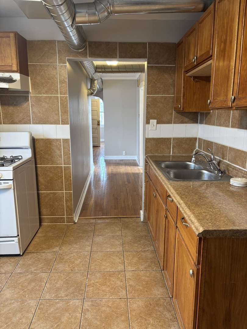 2524 N Central Park Avenue #3, Chicago, IL 60647