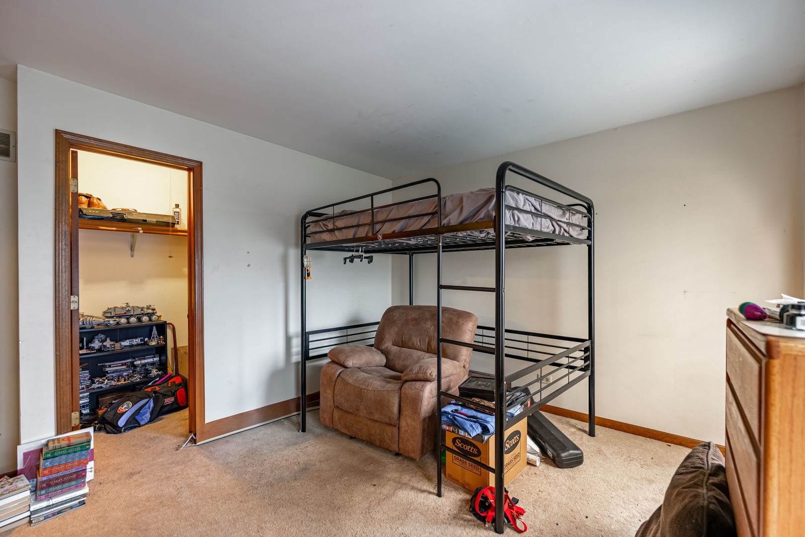 38W725 Cloverfield Drive, St. Charles, IL 60175