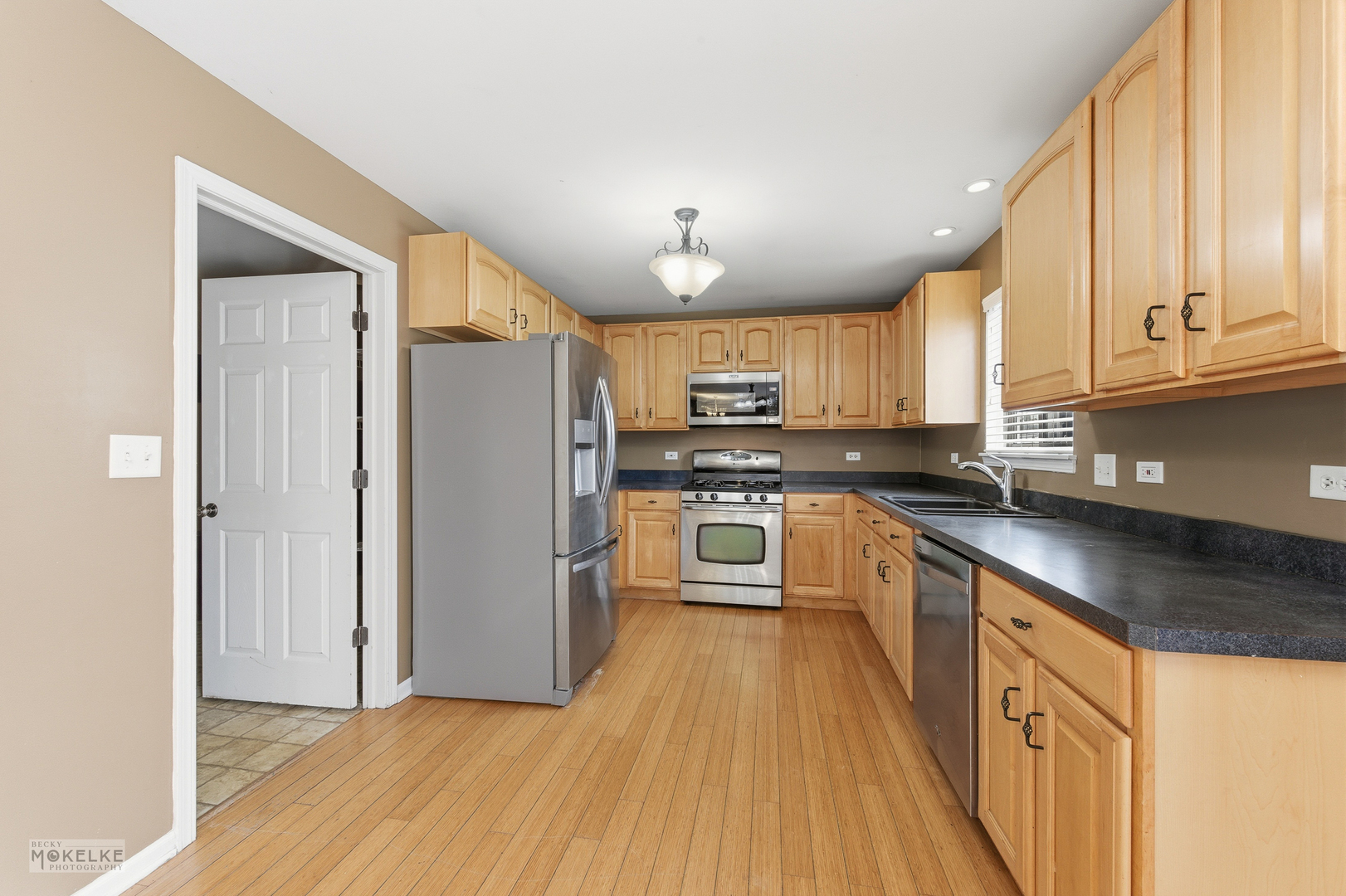 1715 Ivy Lane, Montgomery, IL 60538