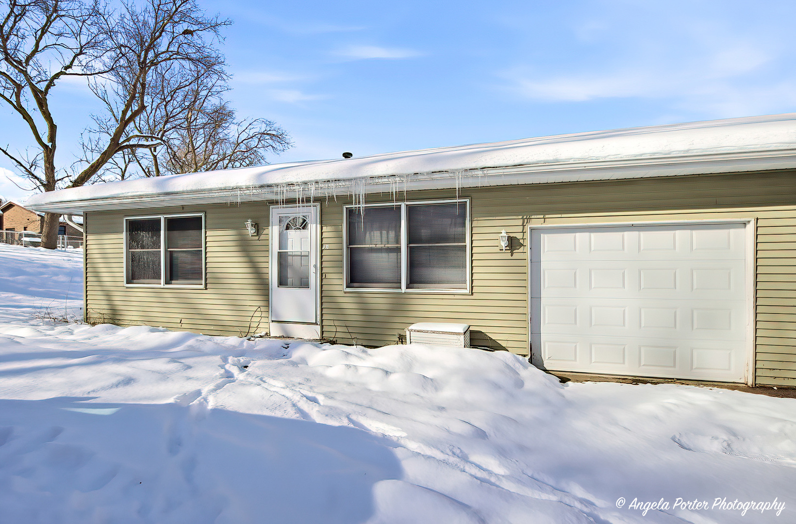831 Washington Street #2, Woodstock, IL 60098