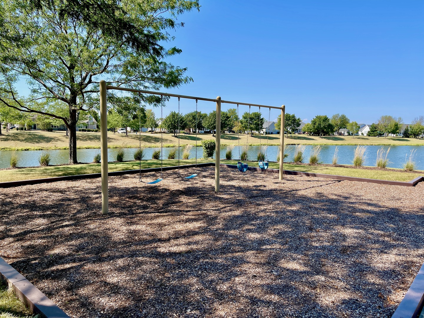 16174 Seneca Lake Circle, Crest Hill, IL 60403