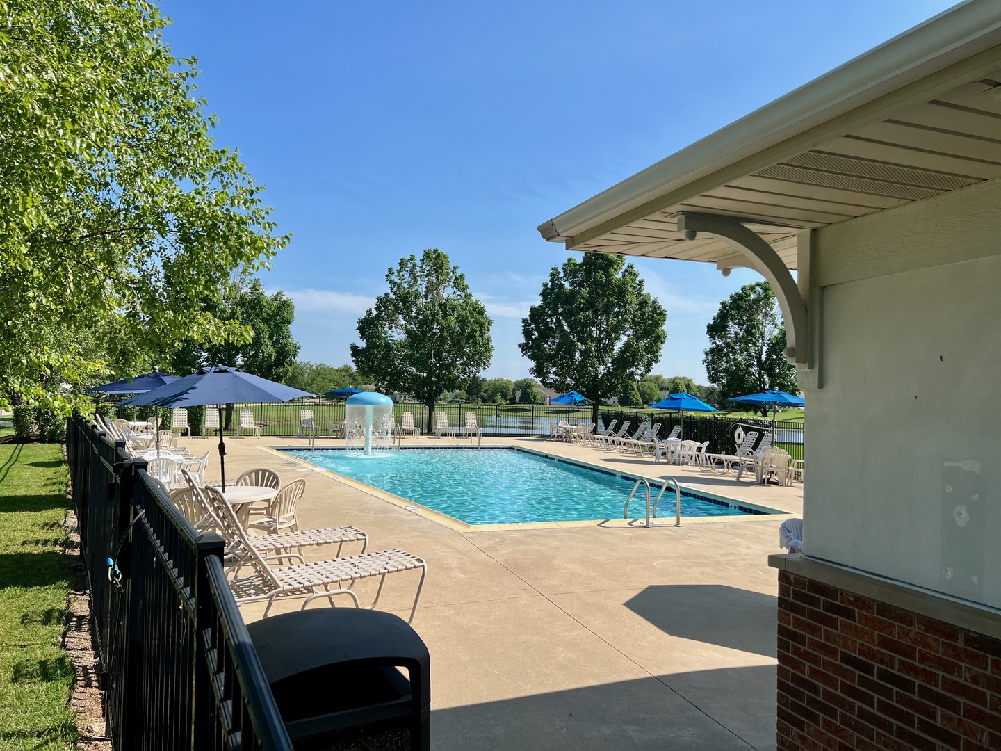 16174 Seneca Lake Circle, Crest Hill, IL 60403