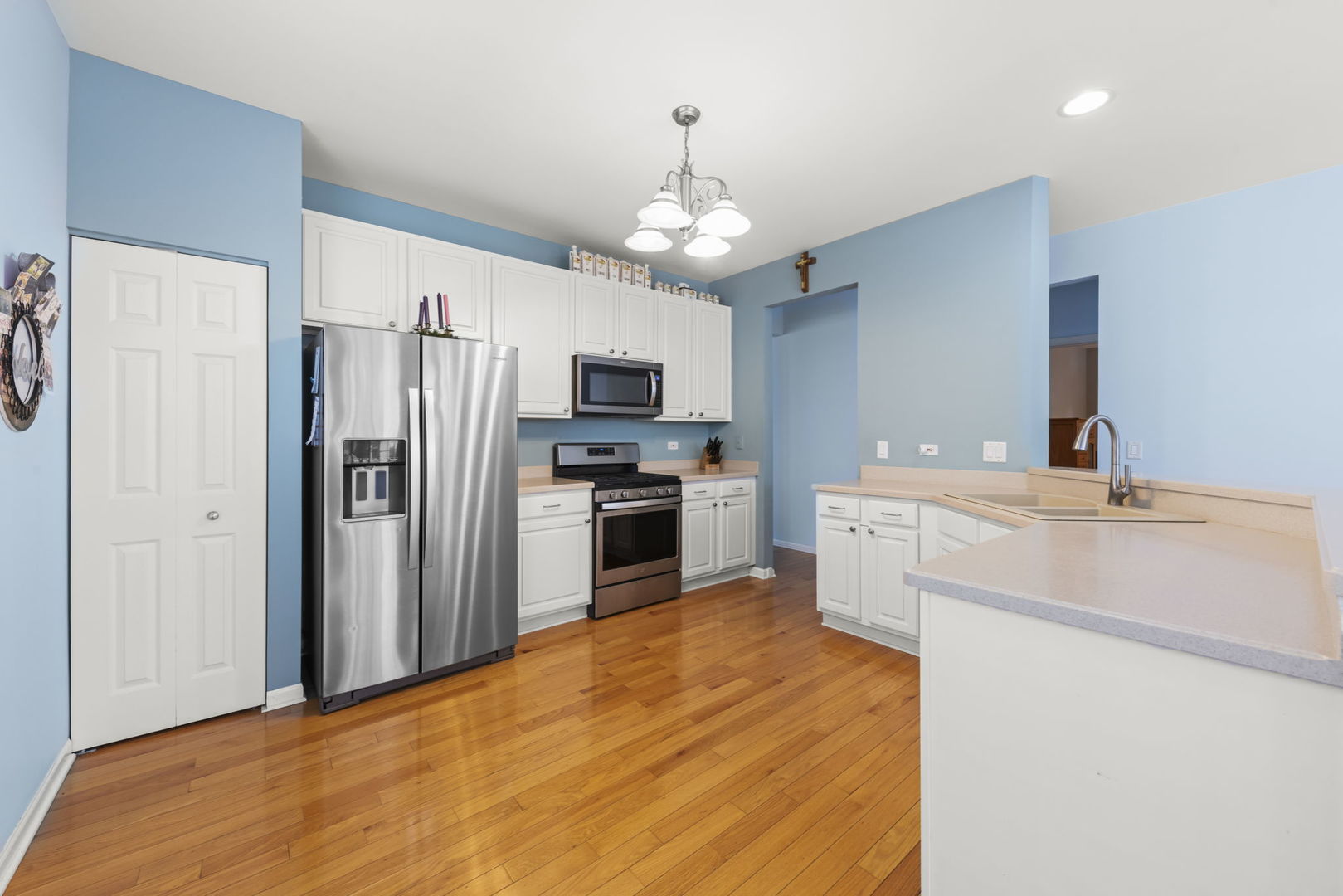 16174 Seneca Lake Circle, Crest Hill, IL 60403