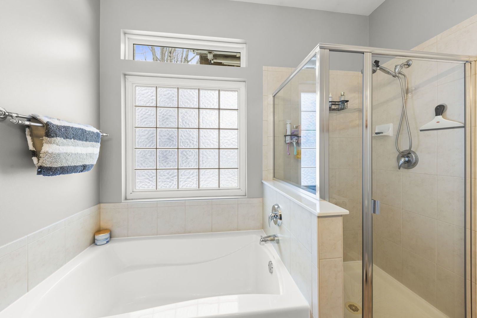 16174 Seneca Lake Circle, Crest Hill, IL 60403