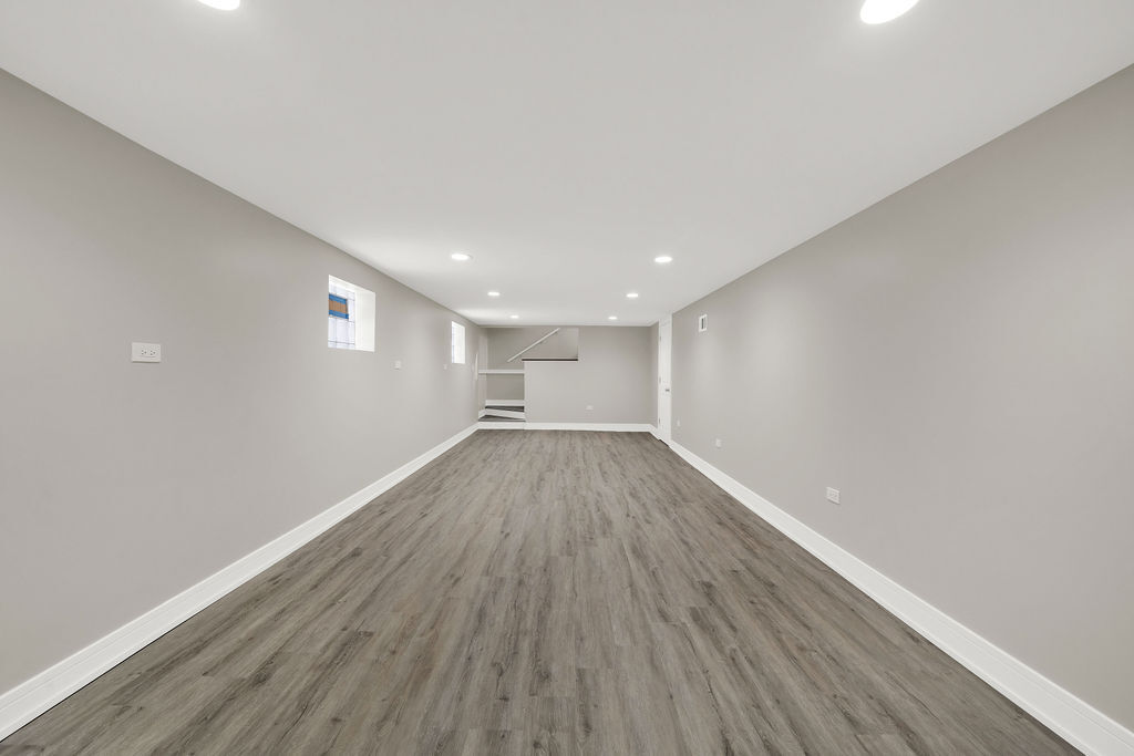 7725 S Albany Avenue, Chicago, IL 60652