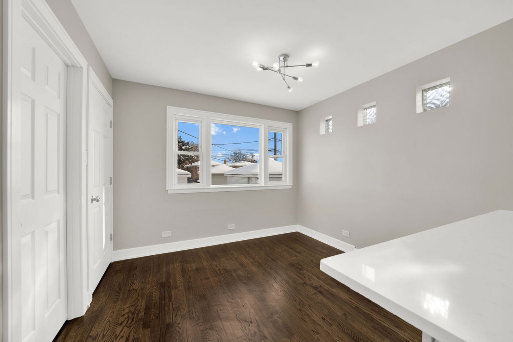 7725 S Albany Avenue, Chicago, IL 60652