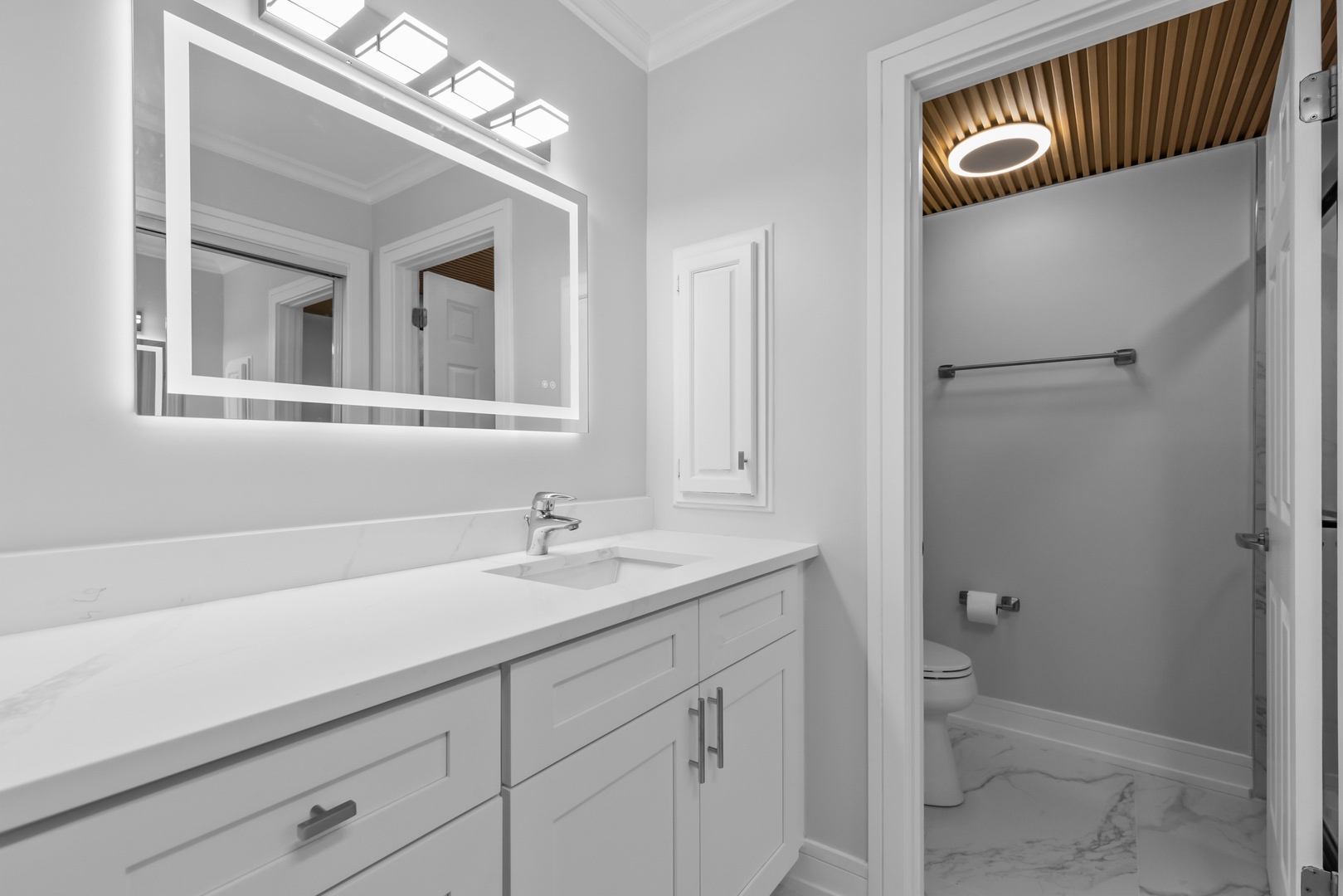 2086 Saint Johns Avenue #306, Highland Park, IL 60035