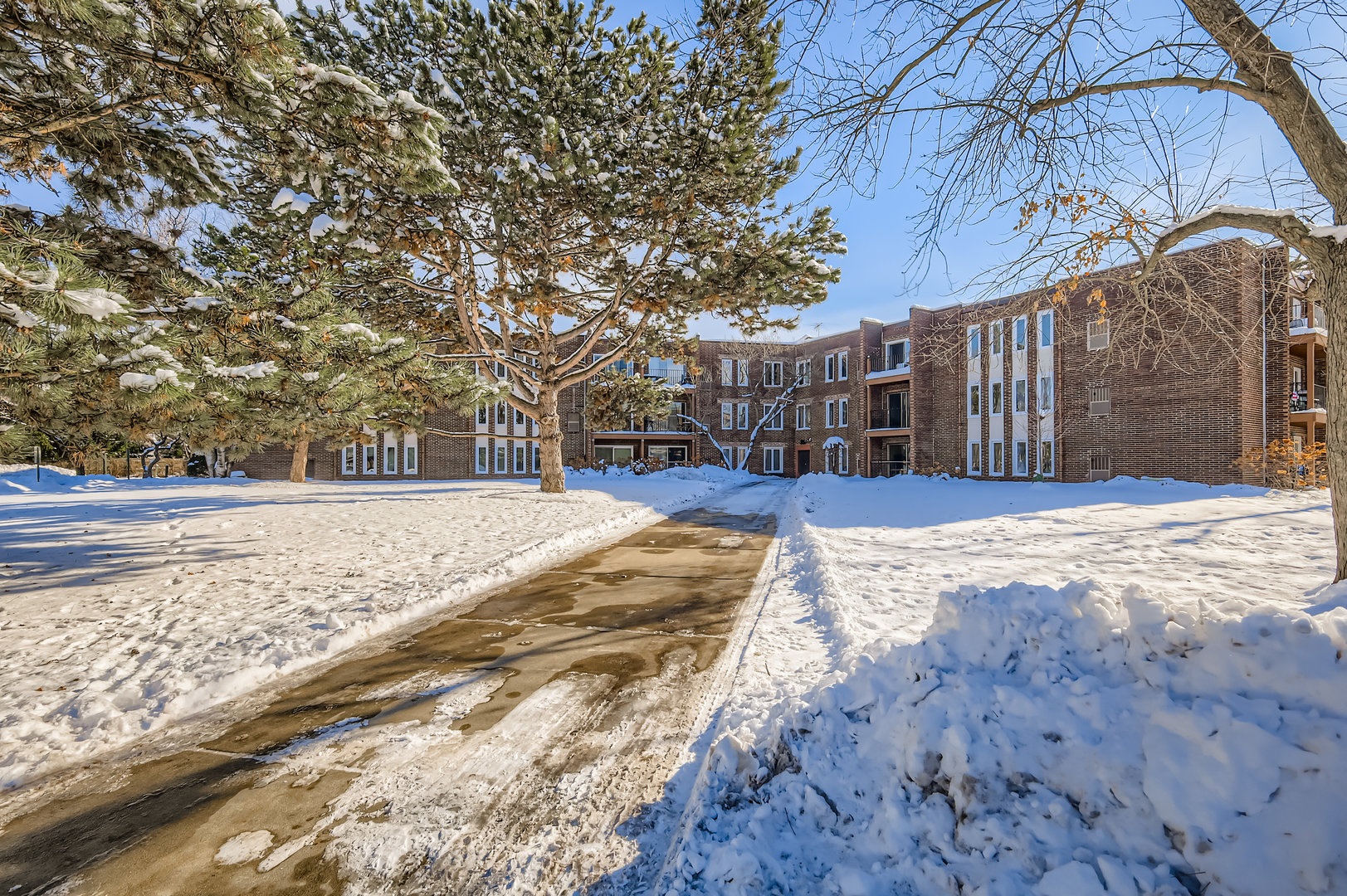 1575 Sandpebble Drive #113, Wheeling, IL 60090