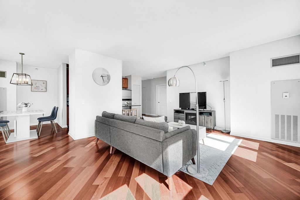 125 S Jefferson Street #2207, Chicago, IL 60661