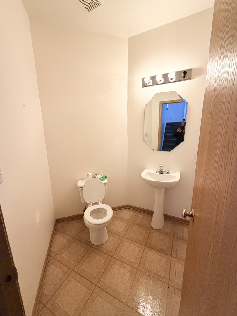 1126 Village Center Parkway #6, Aurora, IL 60506