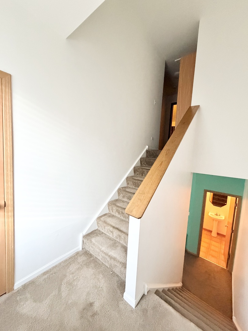 1126 Village Center Parkway #6, Aurora, IL 60506