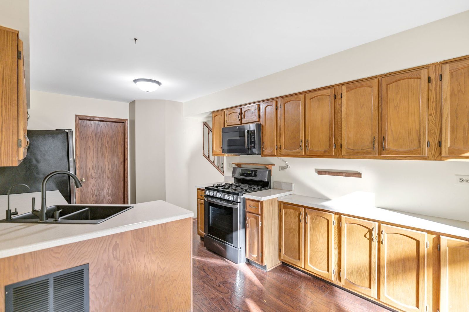 2116 Glasgow Court #2116, Hanover Park, IL 60133