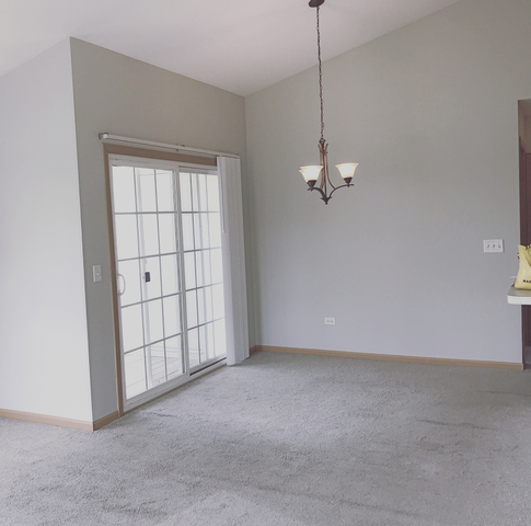 1131 Silverstone Drive #1131, Carpentersville, IL 60110