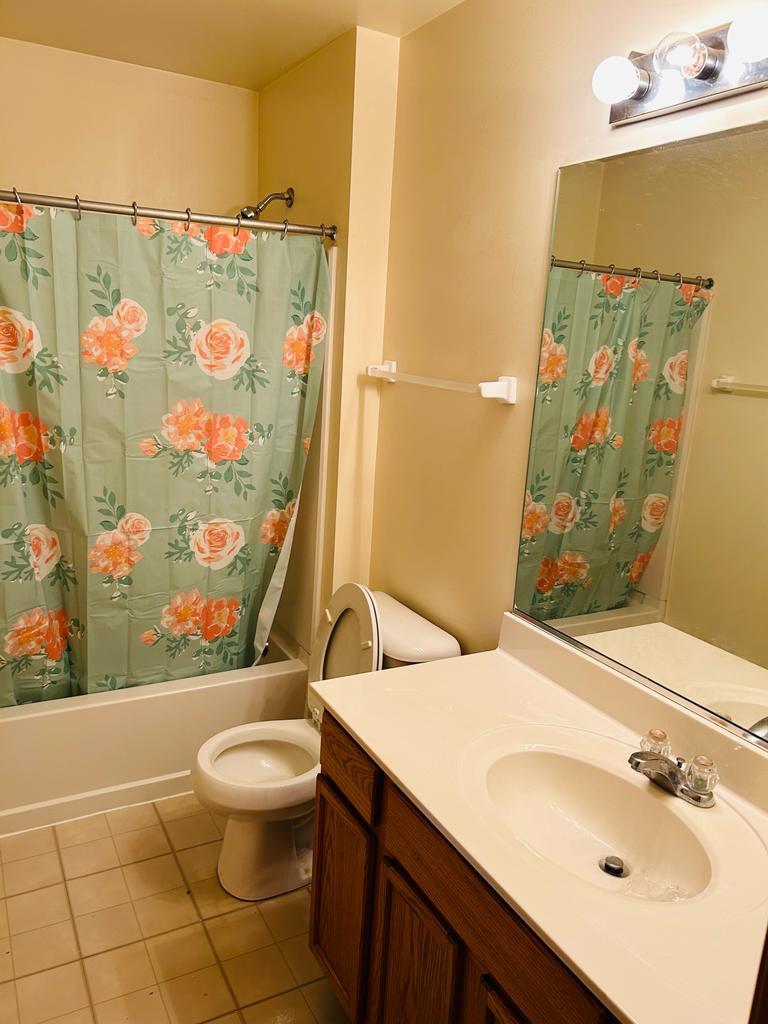 1131 Silverstone Drive #1131, Carpentersville, IL 60110