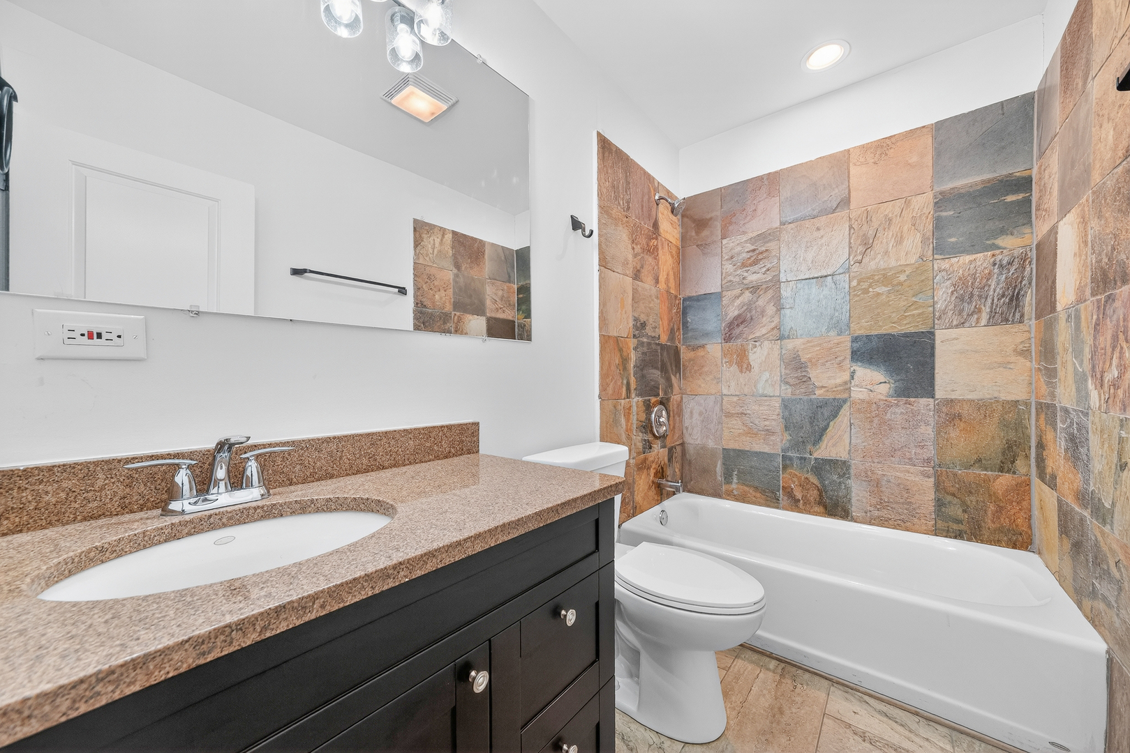 626 E Oakwood Boulevard, Chicago, IL 60653