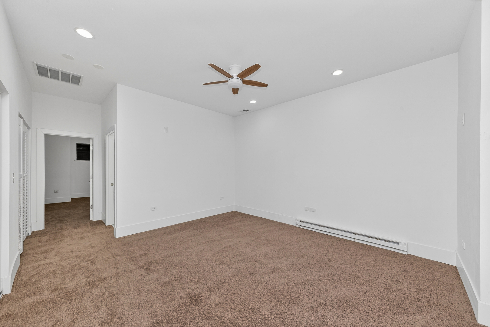 626 E Oakwood Boulevard, Chicago, IL 60653