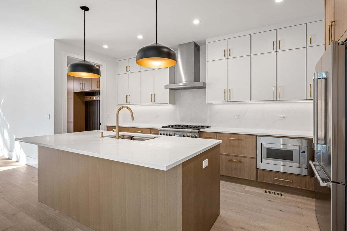 2422 Grant Street, Evanston, IL 60201