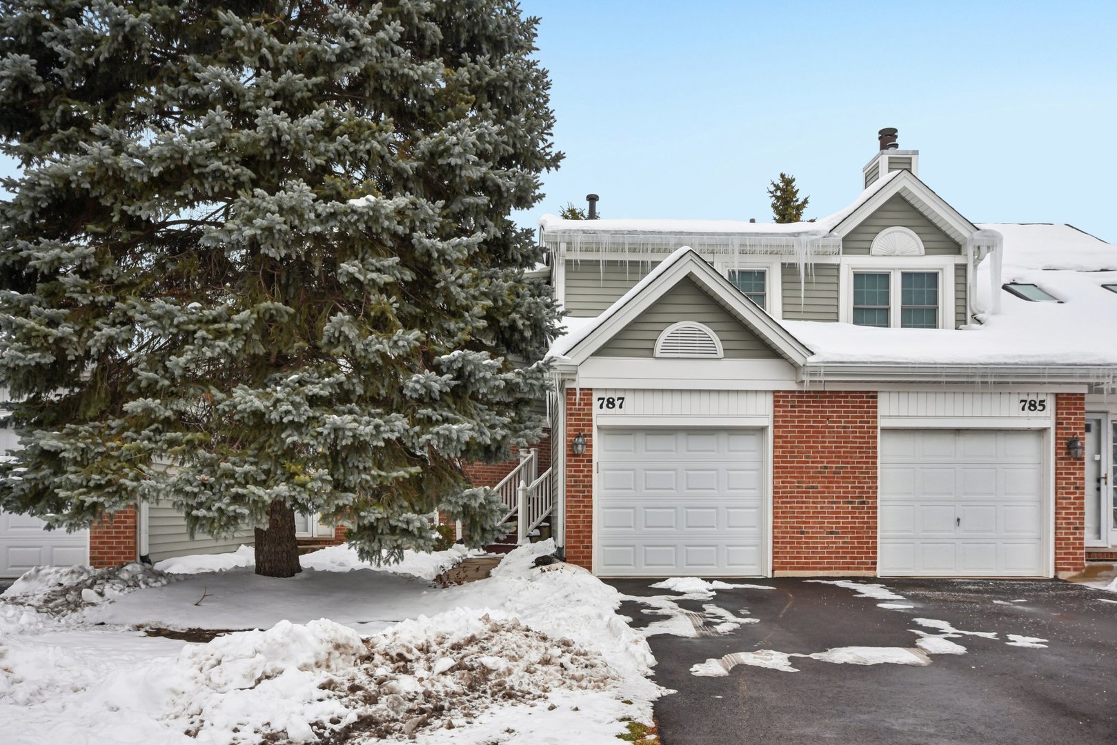 787 DAYBREAK Lane #787, Carol Stream, IL 60188