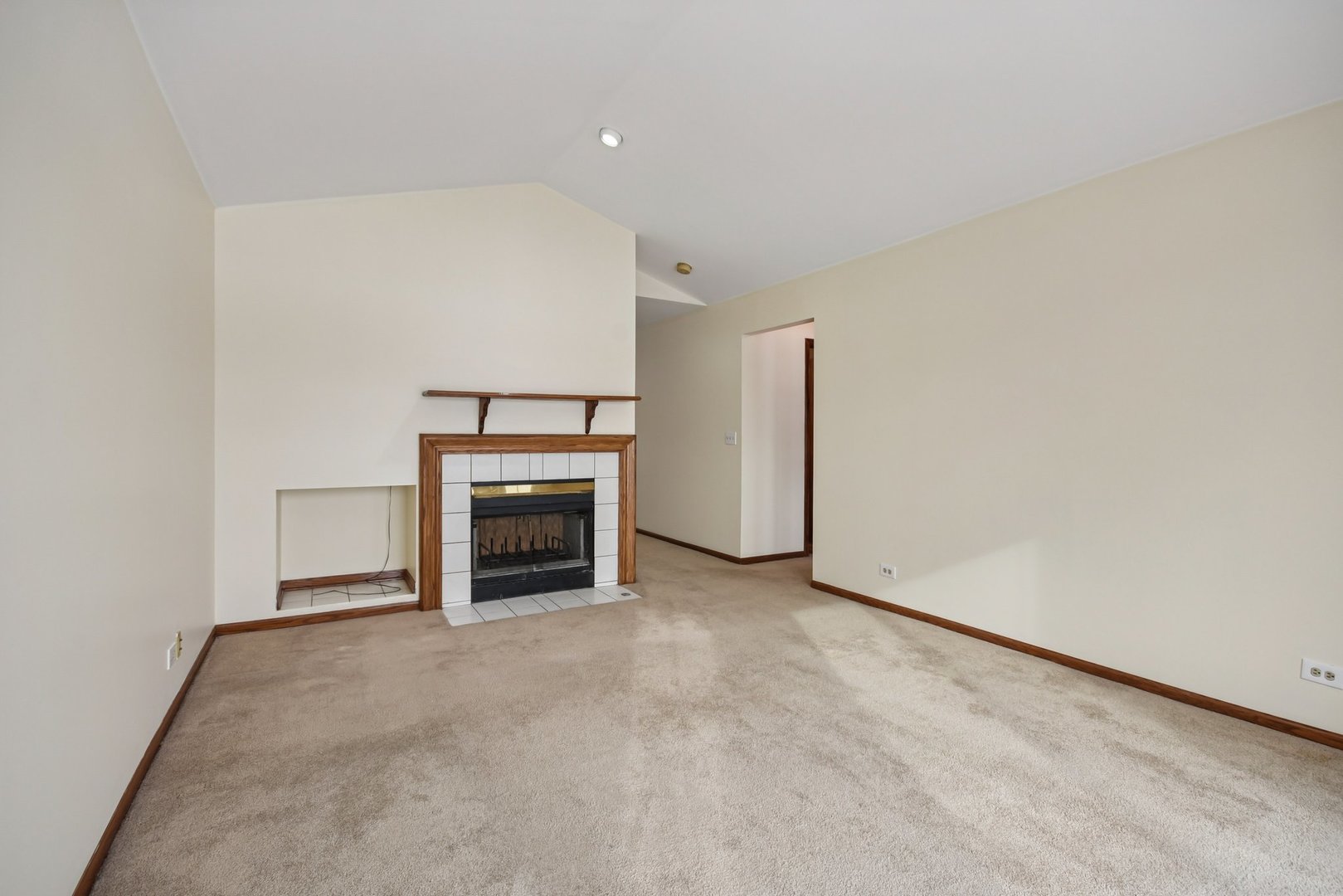 787 DAYBREAK Lane #787, Carol Stream, IL 60188