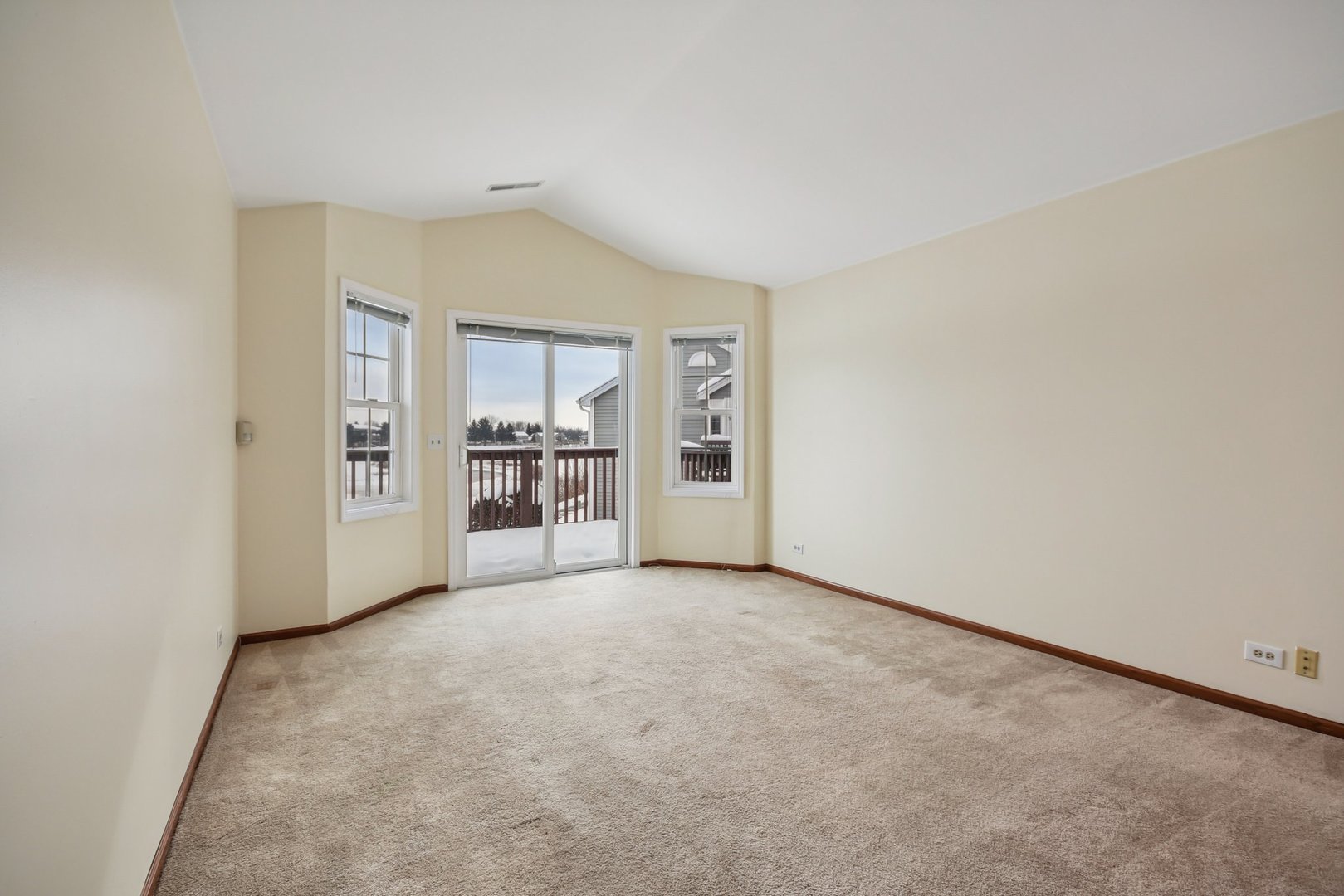 787 DAYBREAK Lane #787, Carol Stream, IL 60188