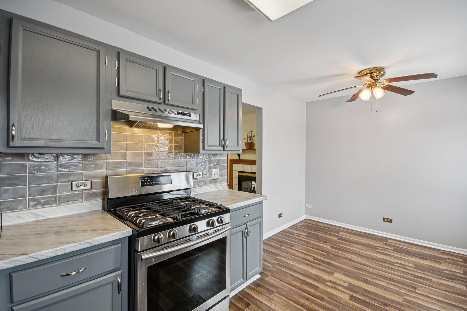 787 DAYBREAK Lane #787, Carol Stream, IL 60188