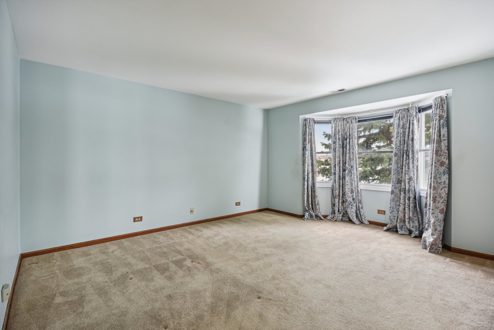 787 DAYBREAK Lane #787, Carol Stream, IL 60188