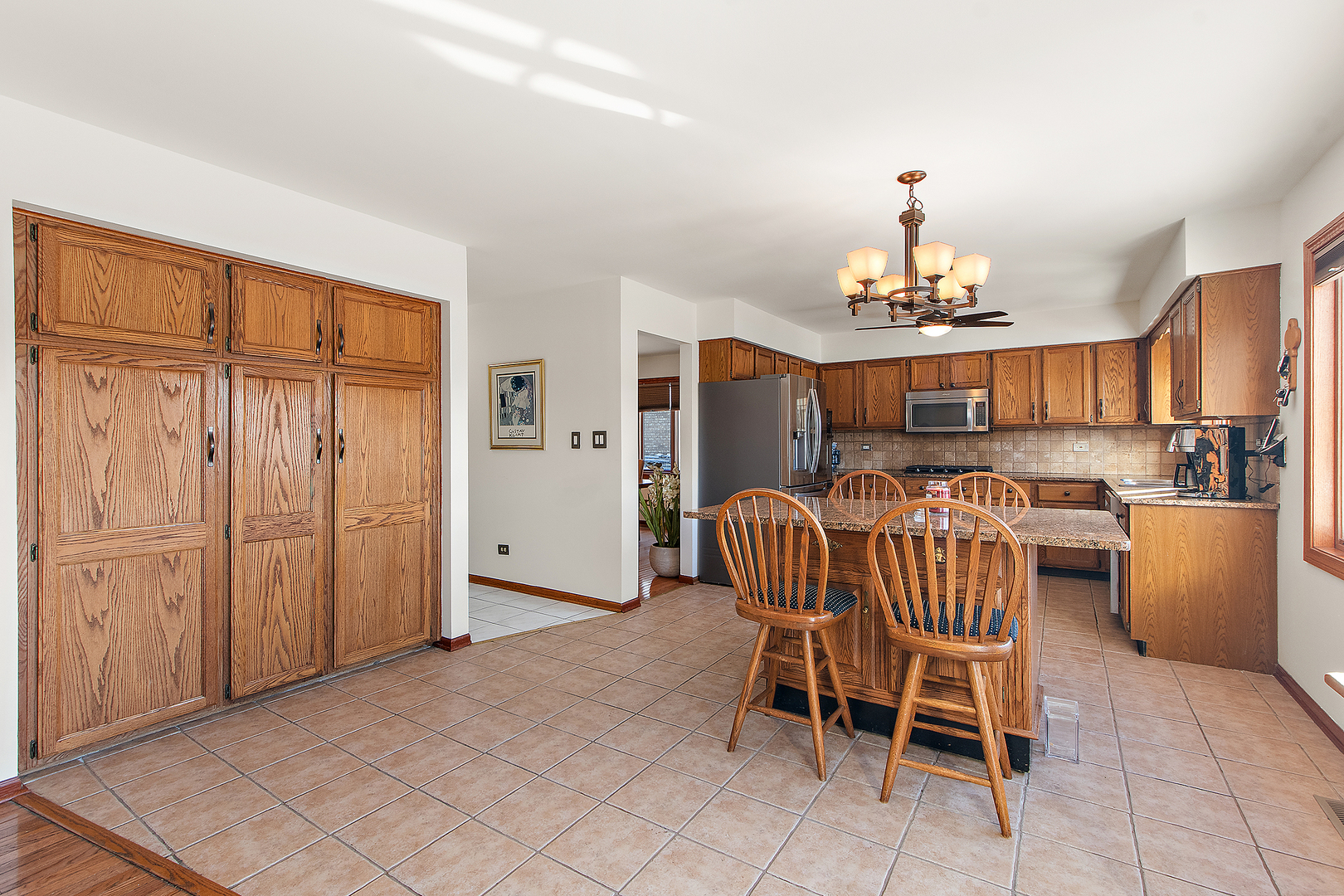 8942 Birch Lane, Hickory Hills, IL 60457