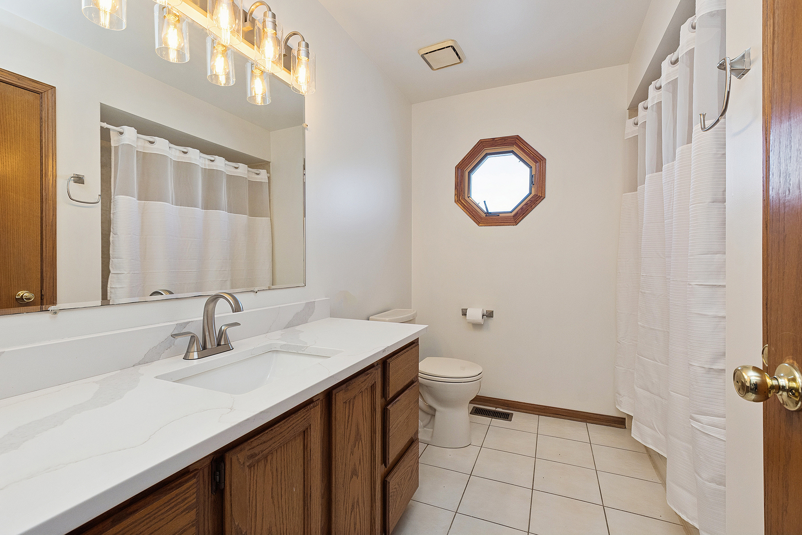 8942 Birch Lane, Hickory Hills, IL 60457