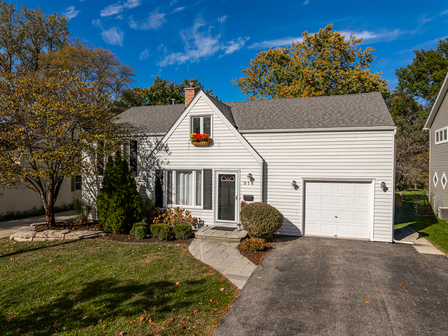 916 Grant Street, Downers Grove, IL 60515