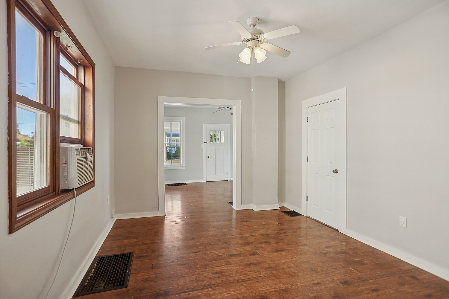 906 State Street, Lemont, IL 60439