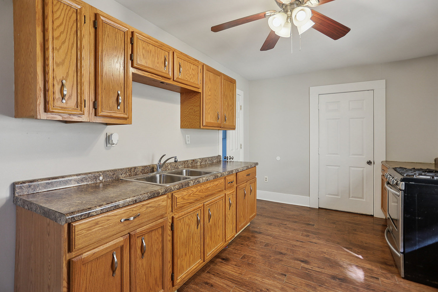 906 State Street, Lemont, IL 60439