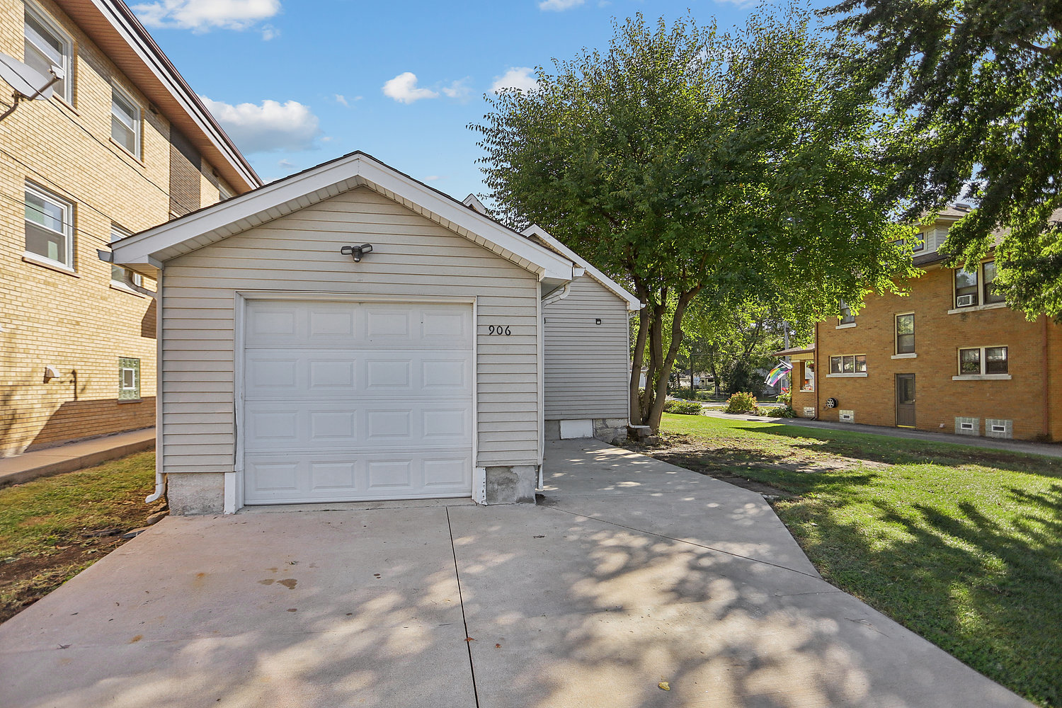 906 State Street, Lemont, IL 60439