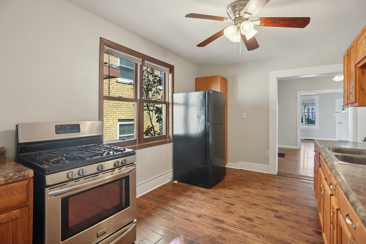 906 State Street, Lemont, IL 60439