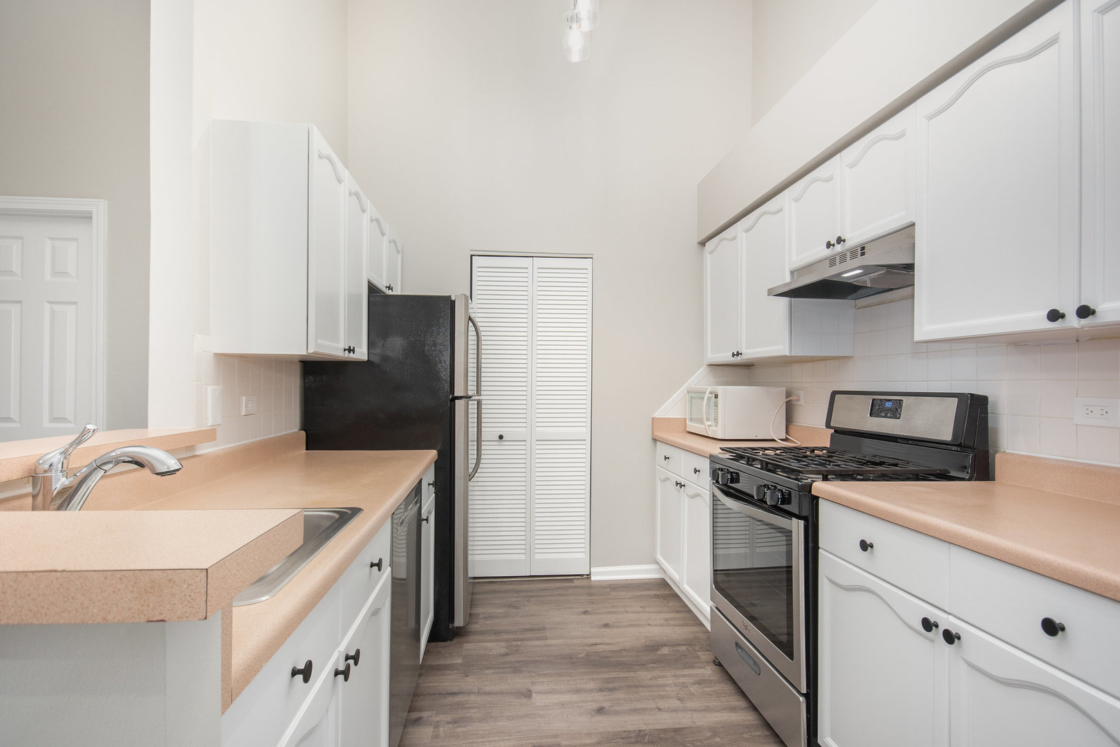 734 N Gary Avenue #210, Carol Stream, IL 60188