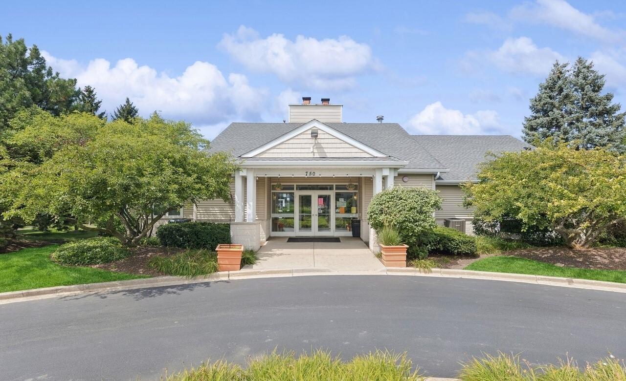 734 N Gary Avenue #210, Carol Stream, IL 60188