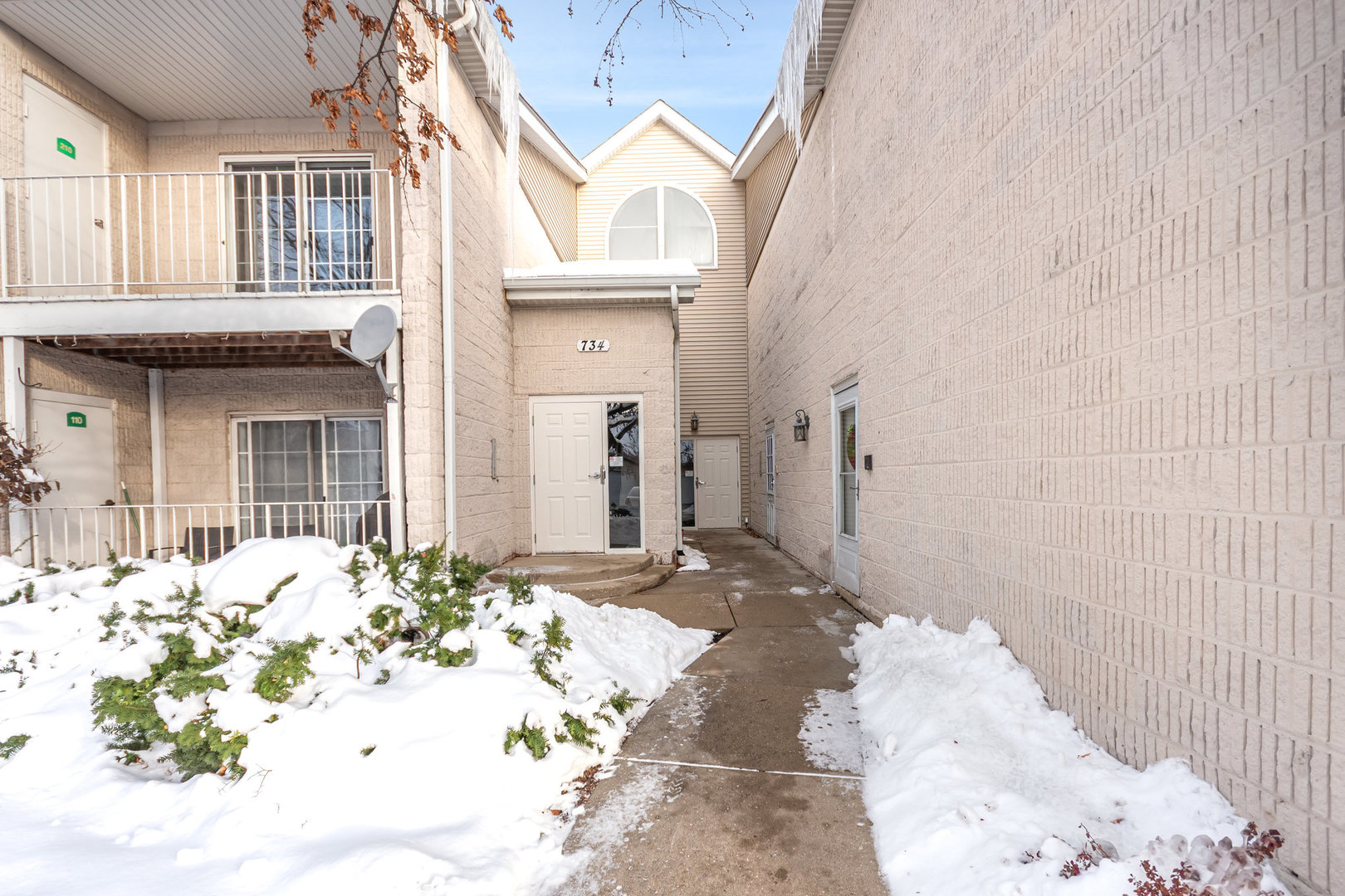 734 N Gary Avenue #210, Carol Stream, IL 60188