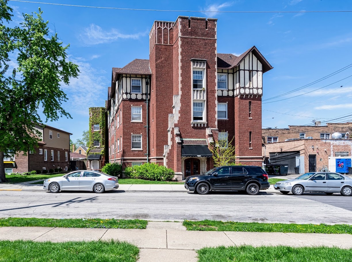 3302 Kenilworth Avenue #404, Berwyn, IL 60402