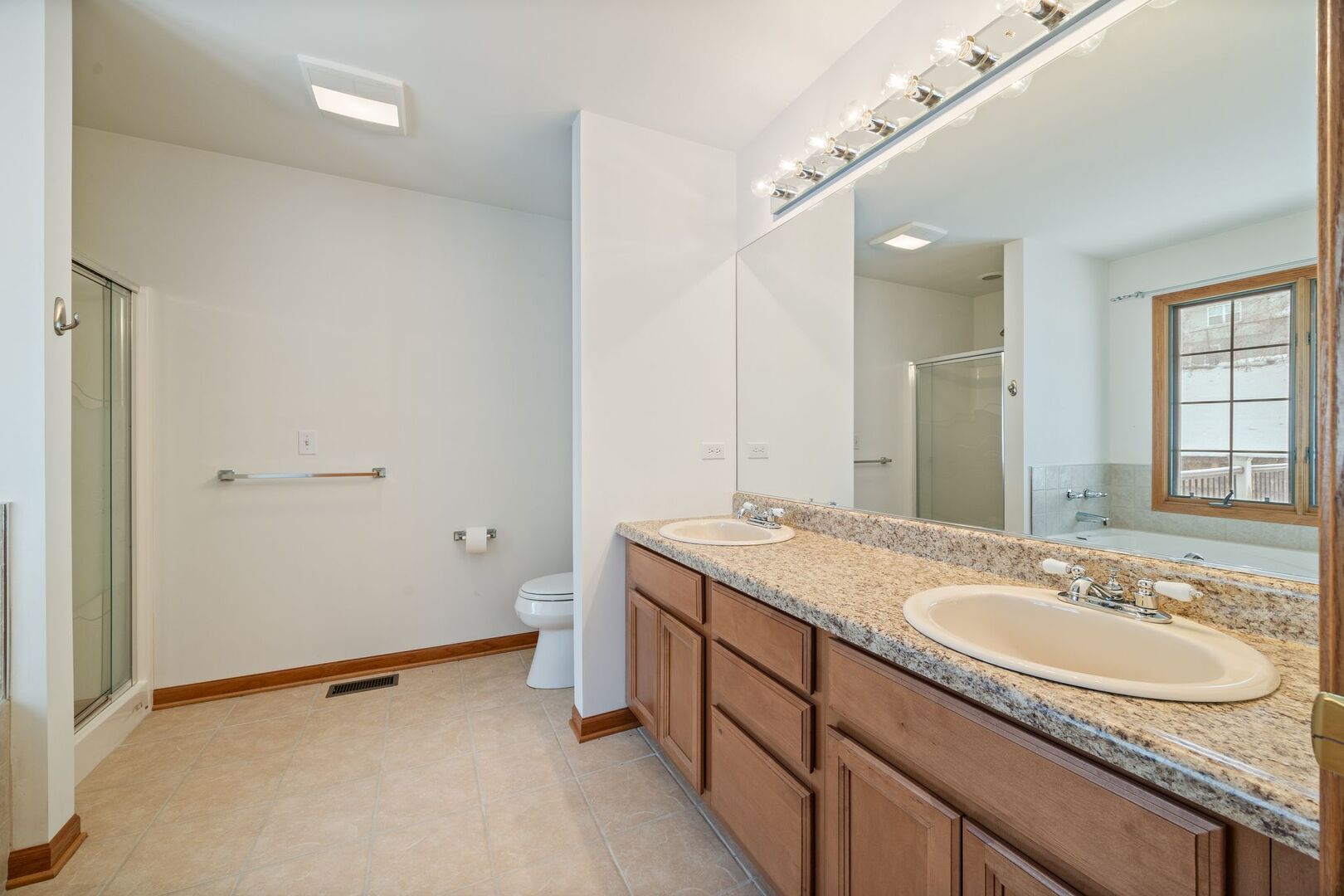 38815 N Broadway Avenue, Antioch, IL 60002