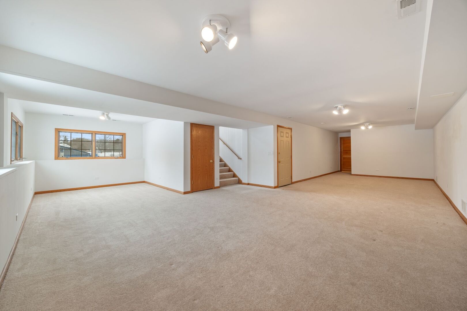 38815 N Broadway Avenue, Antioch, IL 60002