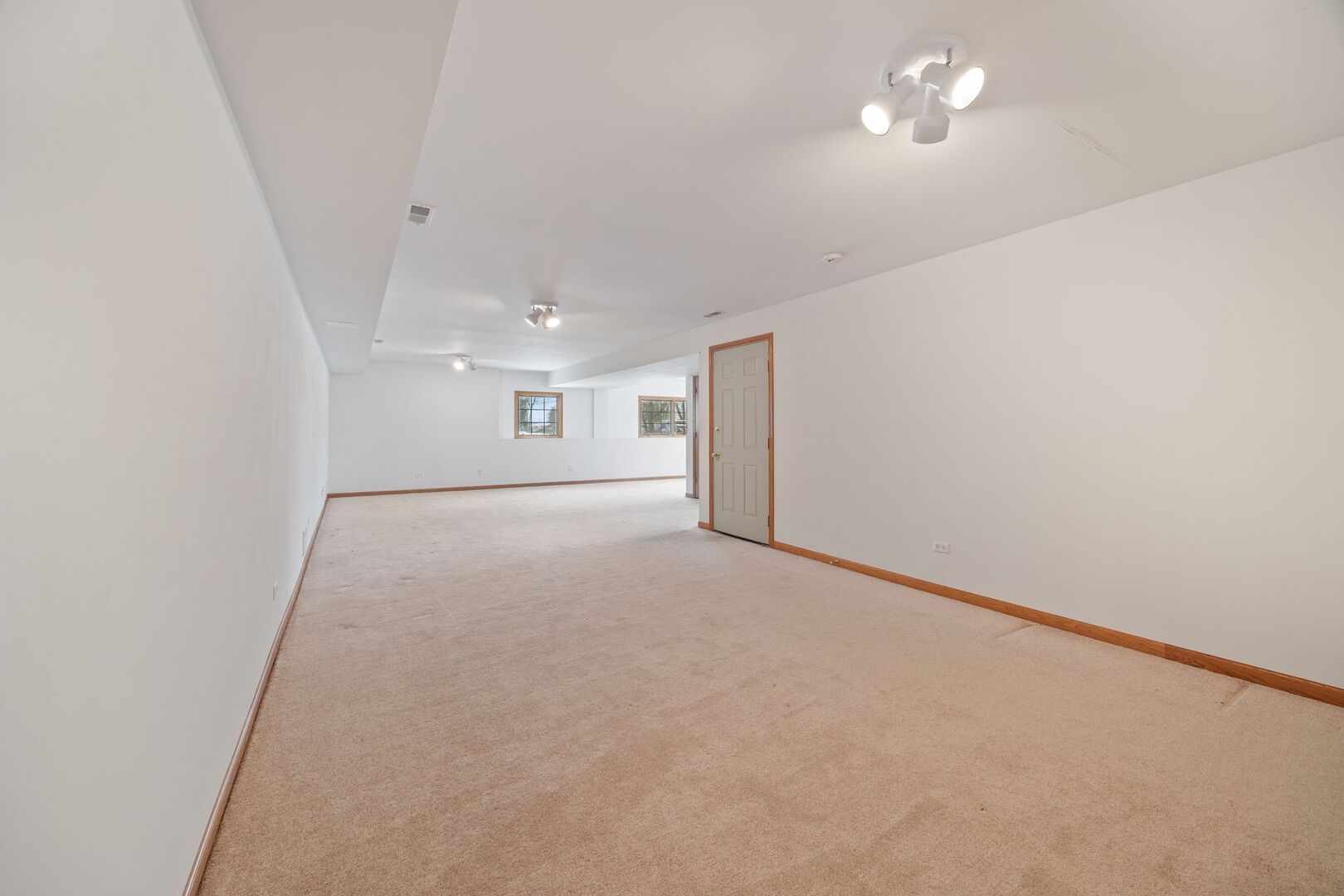 38815 N Broadway Avenue, Antioch, IL 60002