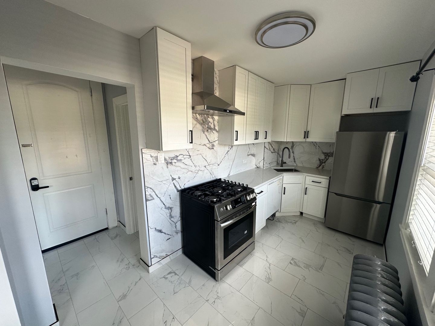 6 S Monterey Avenue #E, Villa Park, IL 60181