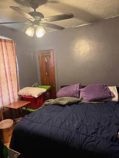 907 S 10th Avenue, Maywood, IL 60153