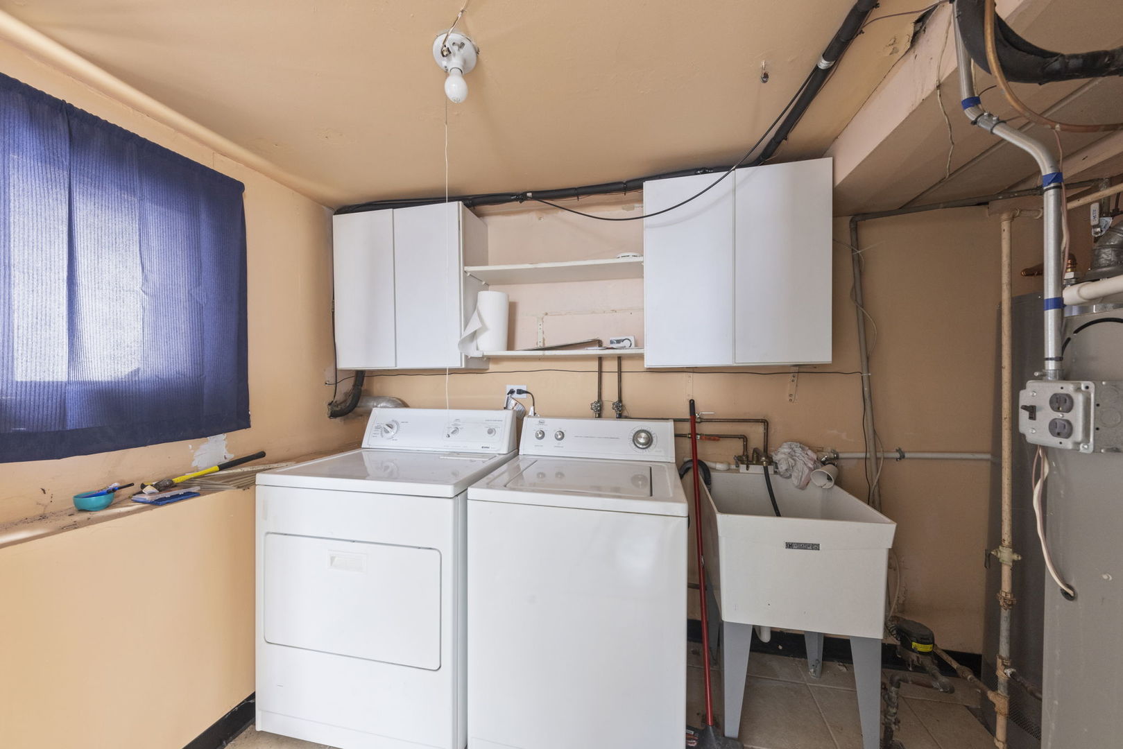 1364 Leslie Lane, Glendale Heights, IL 60139