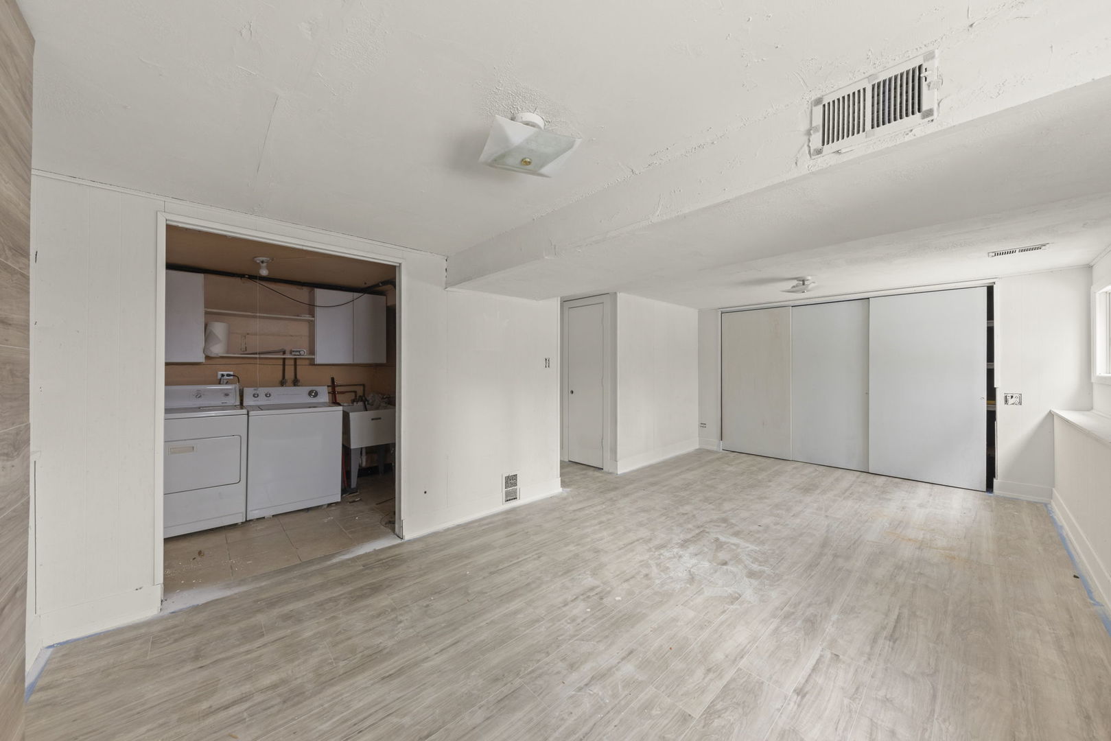 1364 Leslie Lane, Glendale Heights, IL 60139